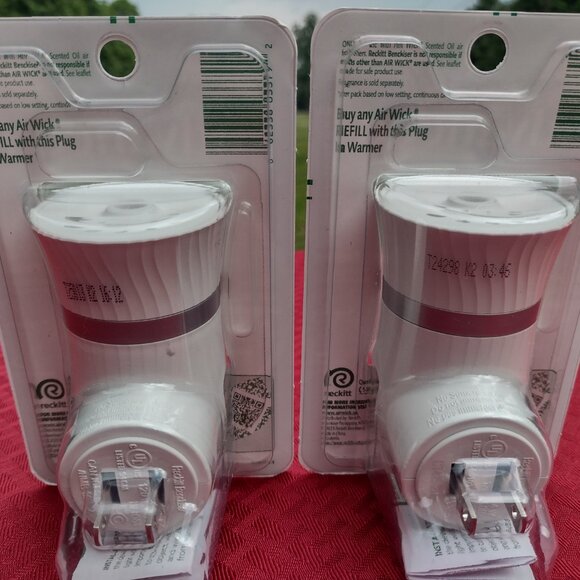 NEW Air Wick Plug-In Scented Oil Warmers – Set of 2 - Picture 2 of 6